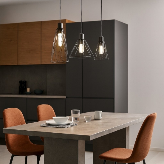 Lampadario per cucina lineare nero tre elementi diffusori a gabbia